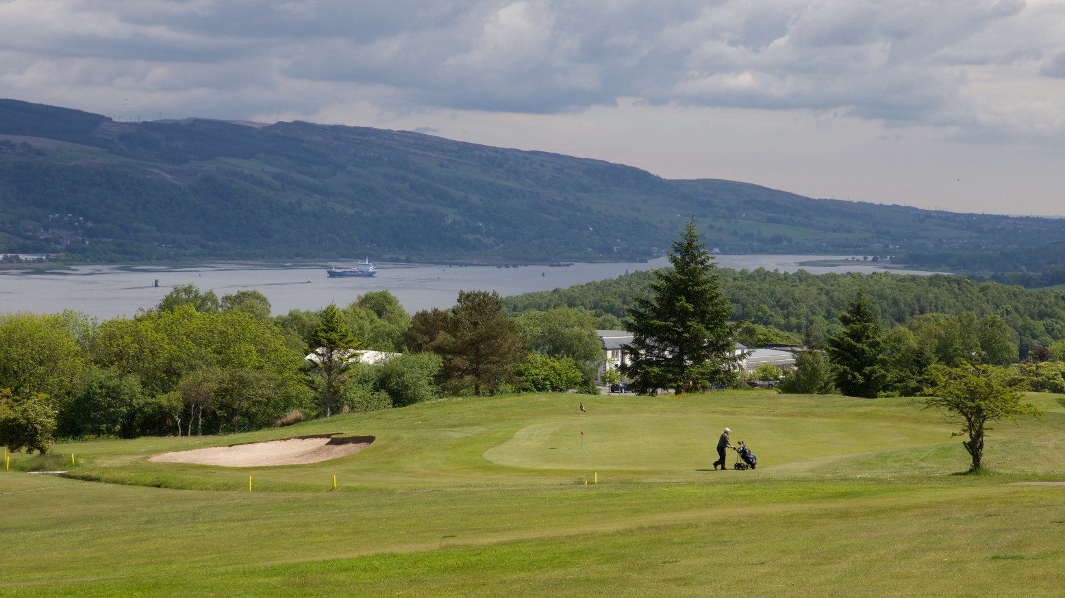 Golf club offers free golf for women and children