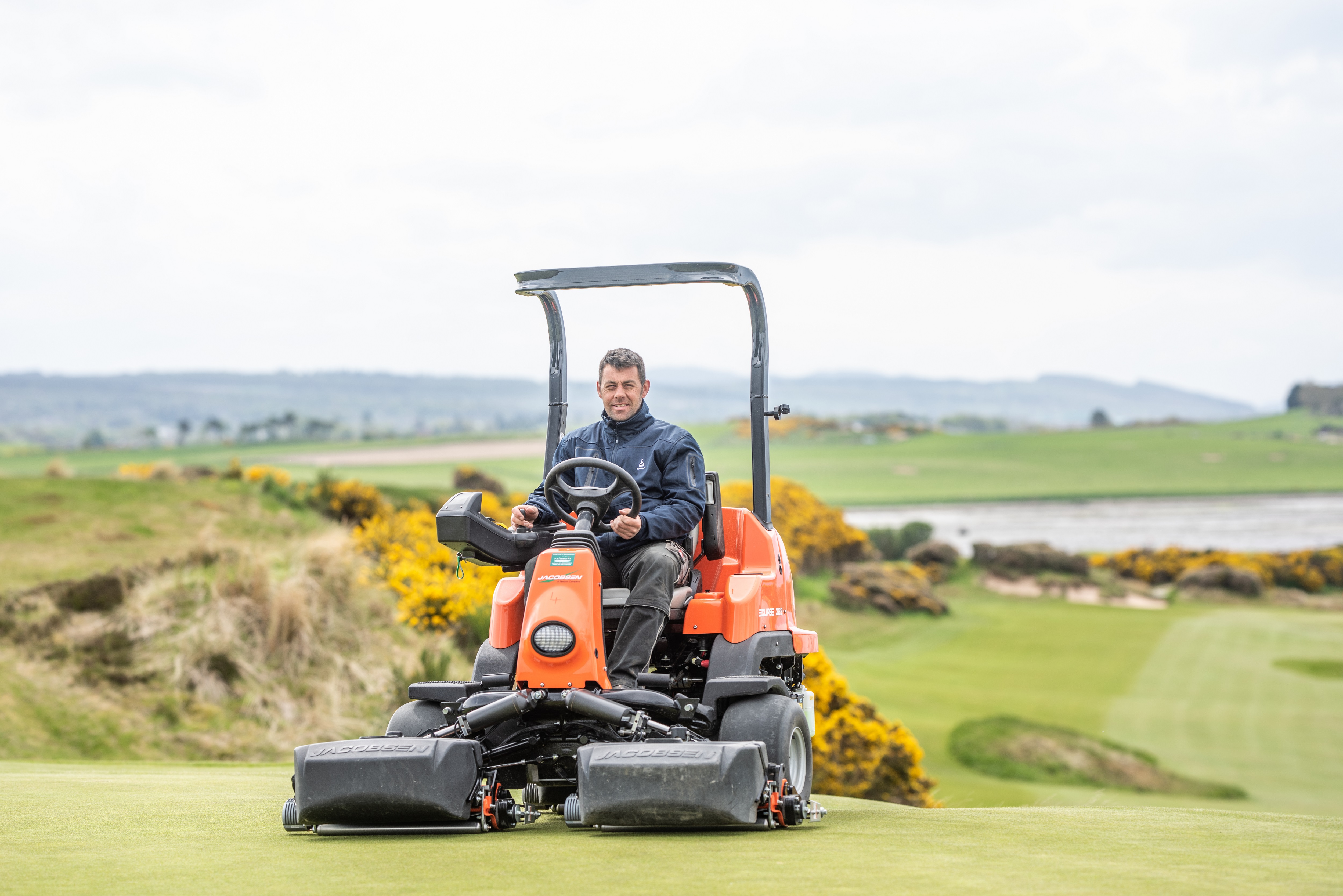 Should we lease golf course machinery?