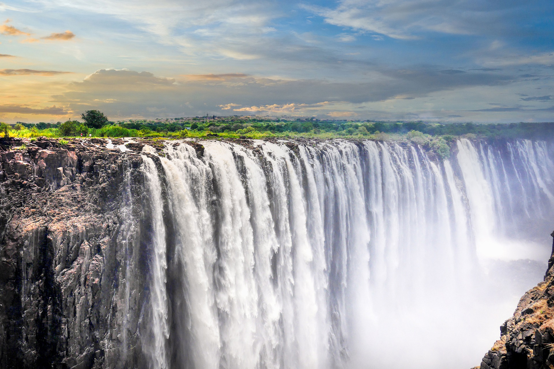 Victoria Falls could lose heritage status if golf course is built