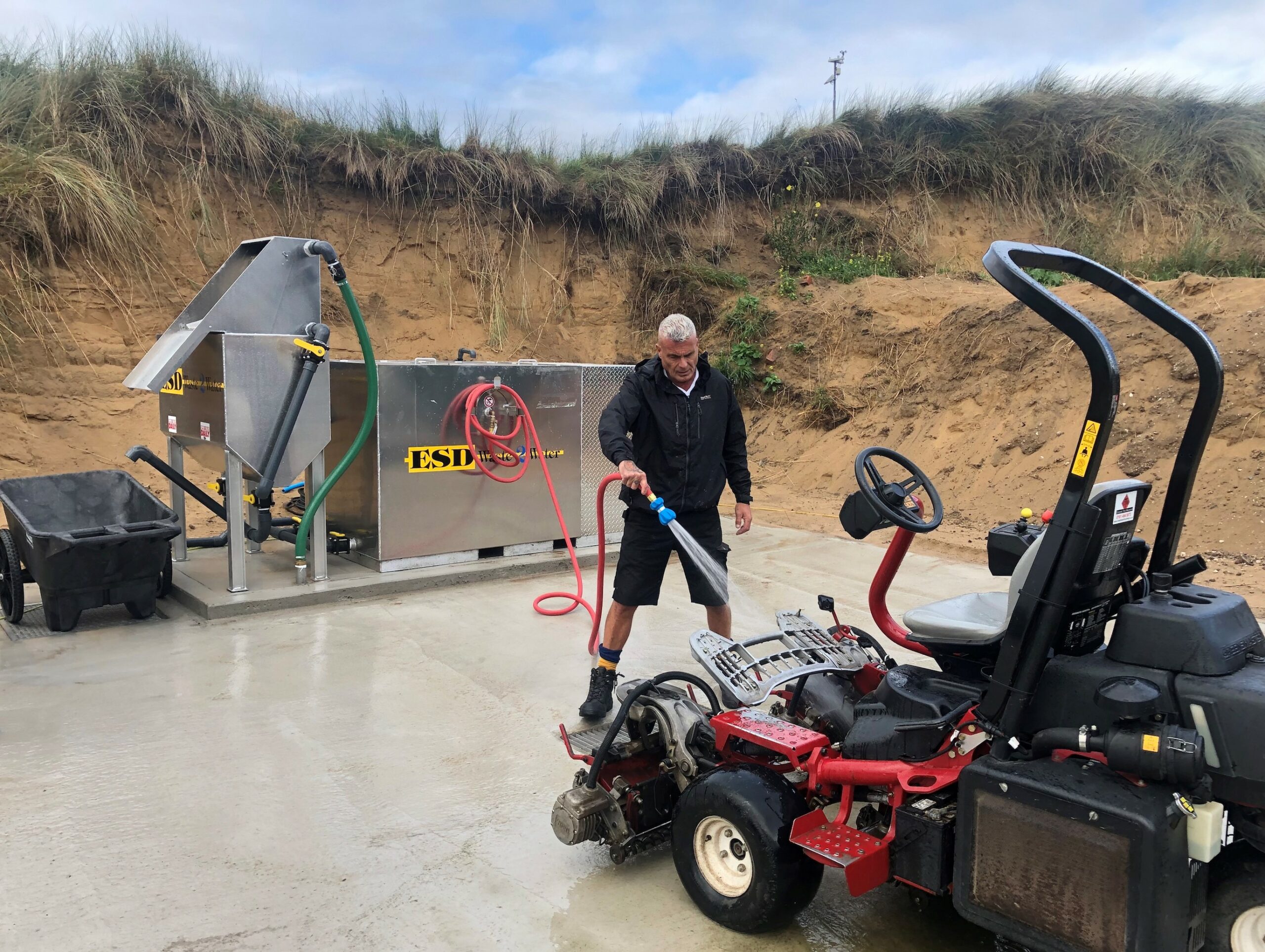 The drought-proof Waste2Water recycling wash-system is the answer!