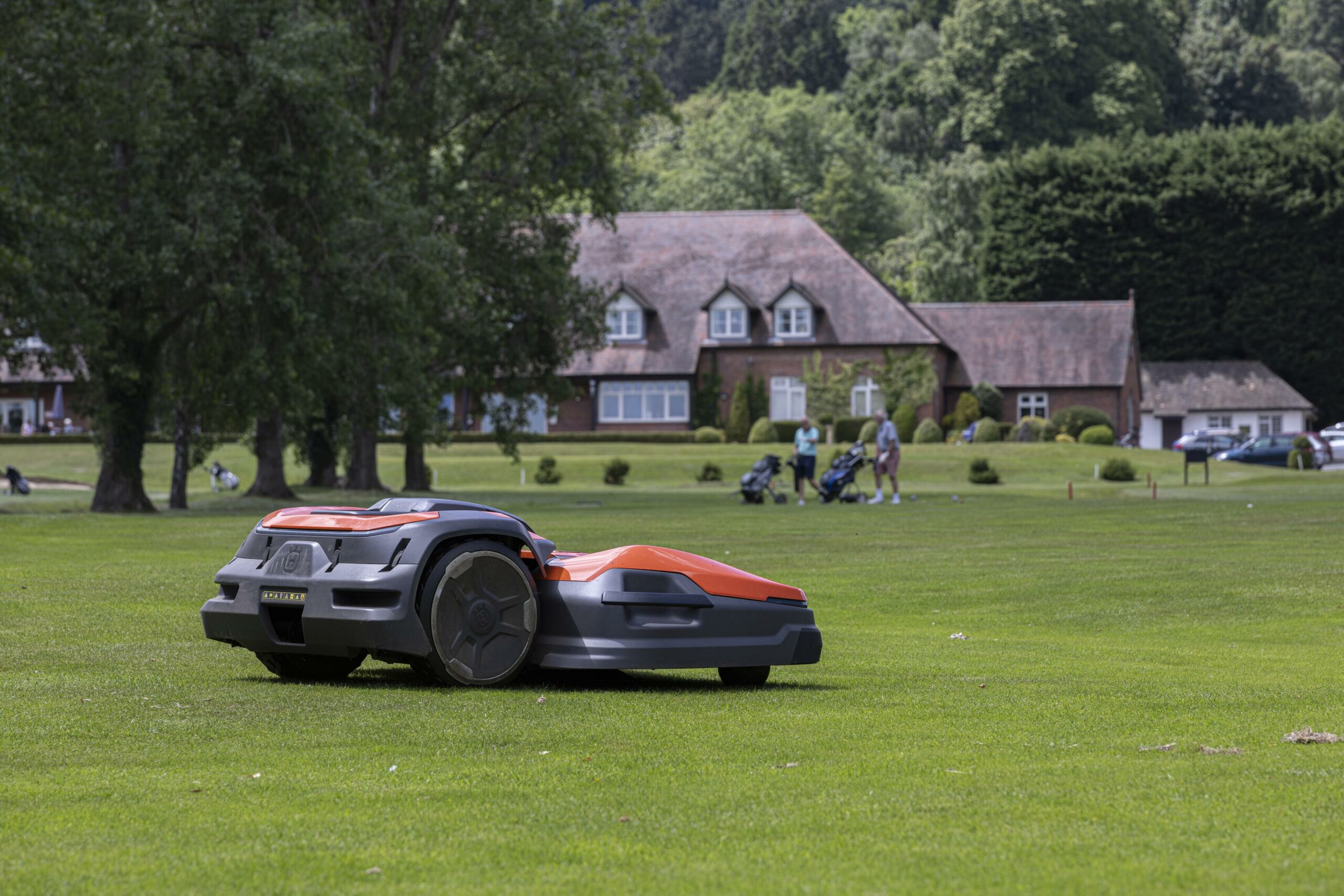 Worcestershire Golf Club celebrates market-leading results with Husqvarna CEORA™