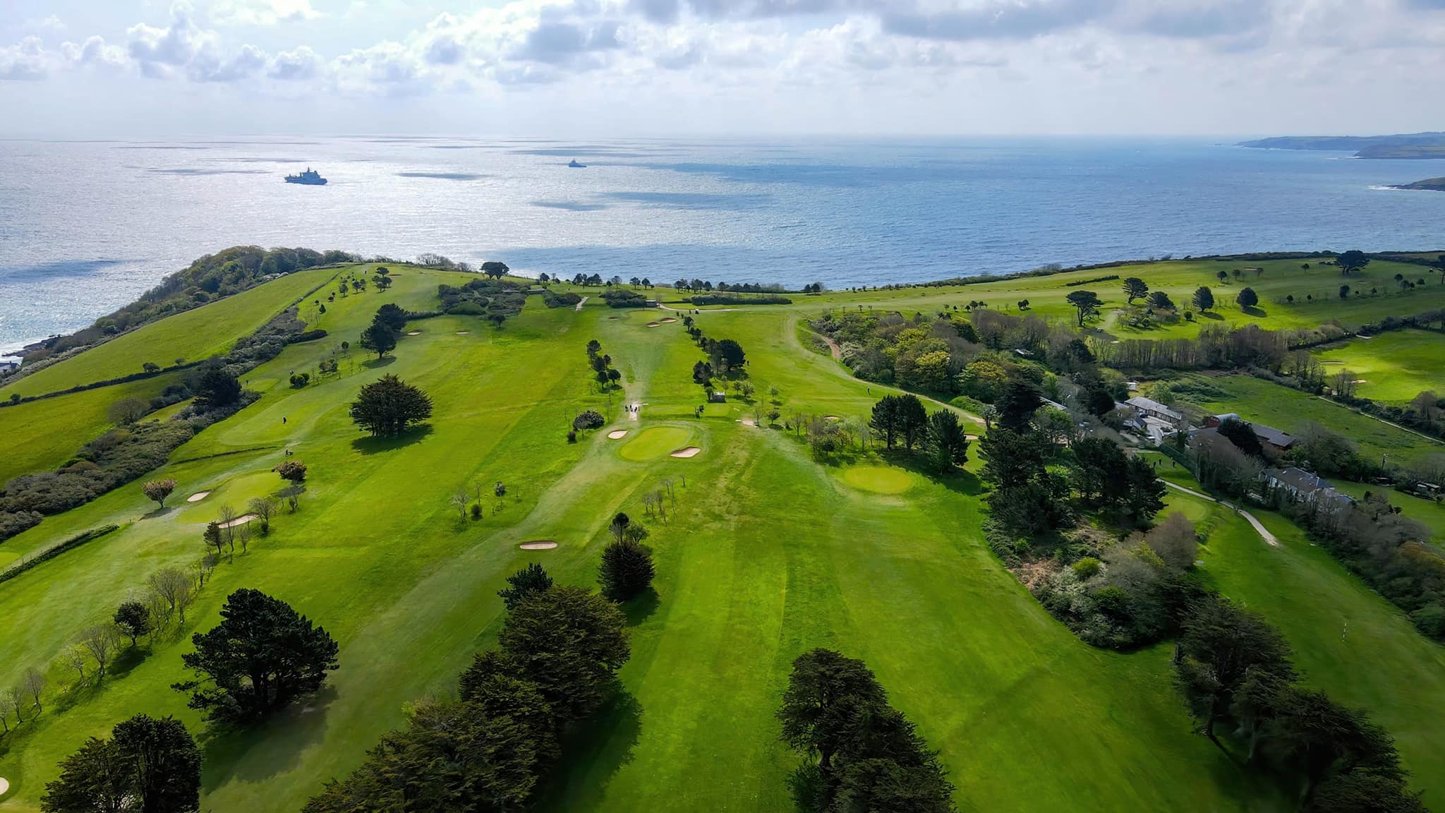 Cornwall golf club sold to husband and wife