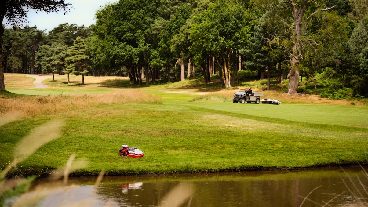 Wentworth Golf Club acquires 16 Kress robotic mowers